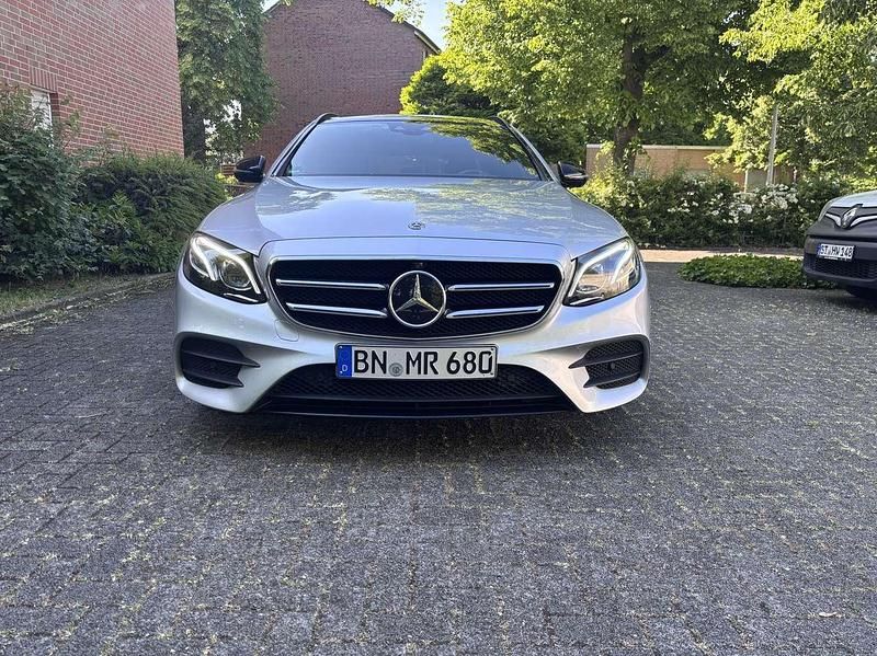 Silber Gebraucht 2017 Mercedes E400 AMG line Kombi | 26.000 € (Guter Preis) - Bild 1/4