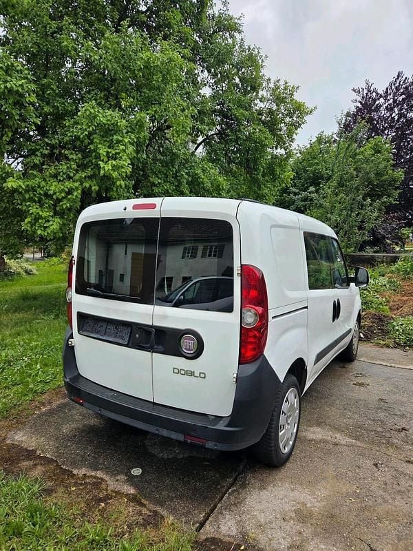 Weiß Gebraucht 2012 Fiat Doblò Van / Kleinbus | 2.900 € - Bild 1/4