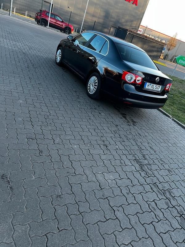 Schwarz Gebraucht 2009 VW Jetta Limousine | 4.000 € (Fairer Preis) - Bild 1/4