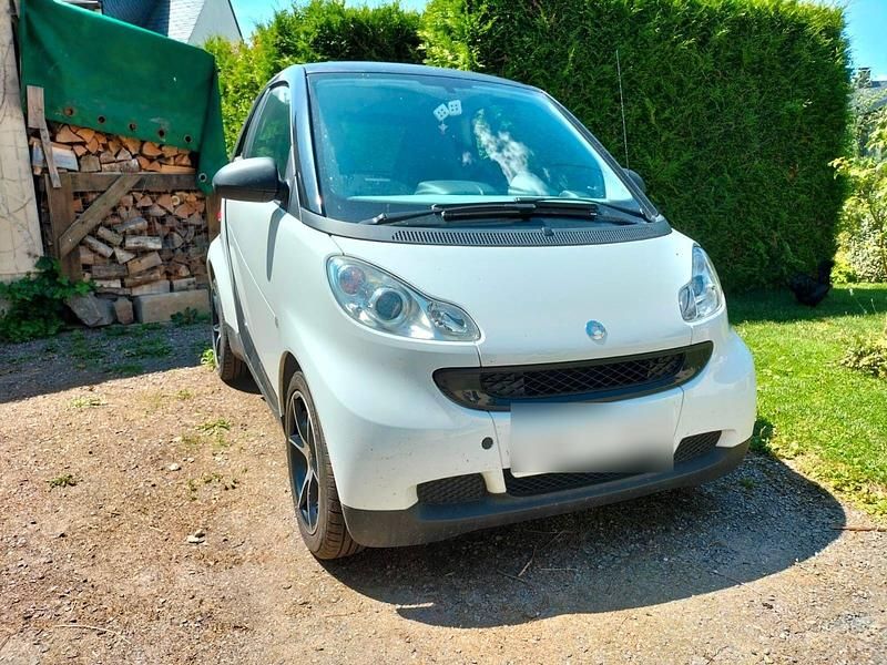 Weiß Gebraucht 2009 Smart ForTwo Coupé Pure Coupé | 4.000 € (Fairer Preis) - Bild 1/4