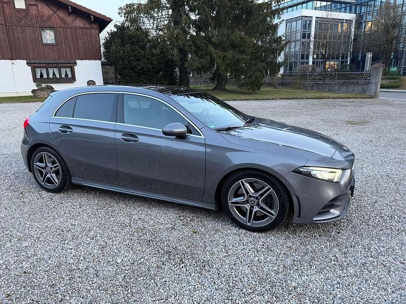 Grau Gebraucht 2020 Mercedes A250 AMG line Limousine | 20.499 € (Fairer Preis) - Bild 1/4