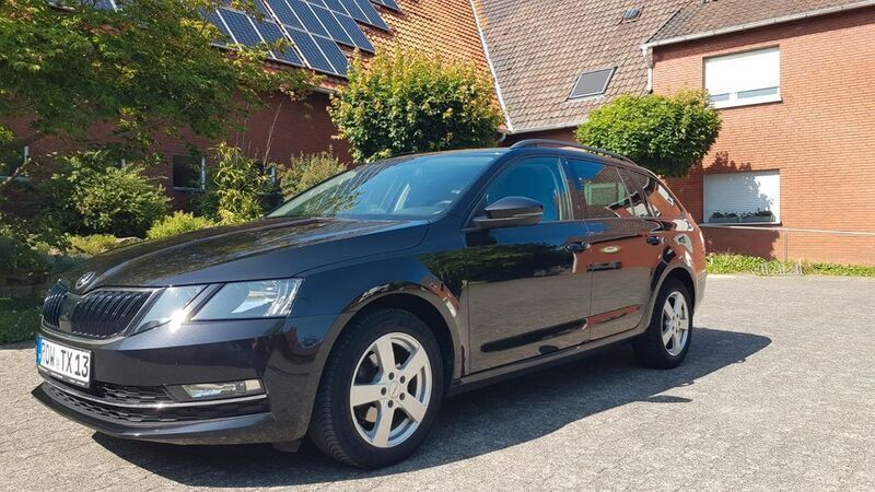Schwarz Gebraucht 2018 Skoda Octavia Kombi | 11.900 € (Etwas zu teuer) - Bild 1/4