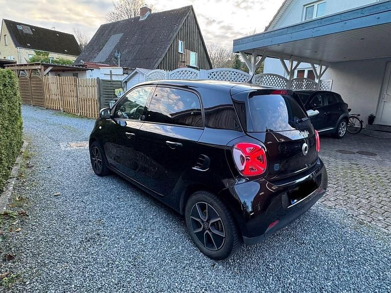 Schwarz Gebraucht 2021 Smart ForFour Electric Drive Kleinwagen | 10.400 € (Fairer Preis) - Bild 1/4
