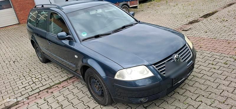 Blau Gebraucht 2001 VW Passat Kombi | 1.500 € (Fairer Preis) - Bild 1/4