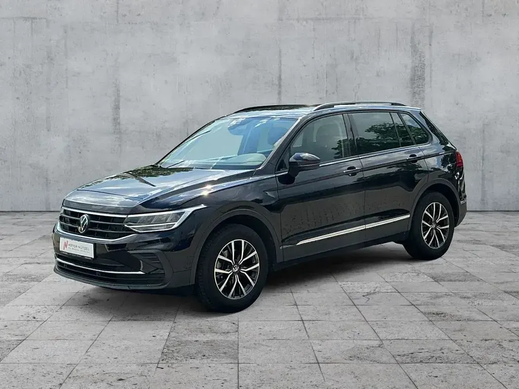 Gebraucht VW Tiguan Life 150 PS (110 kW) 2023 Deep black perleffekt SUV
