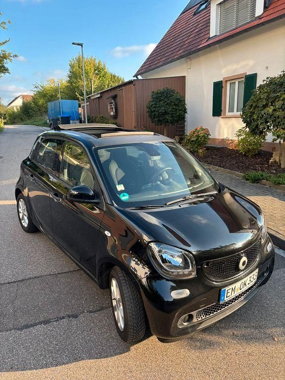 Schwarz Gebraucht 2016 Smart ForFour Passion Limousine | 7.500 € (Guter Preis) - Bild 1/4