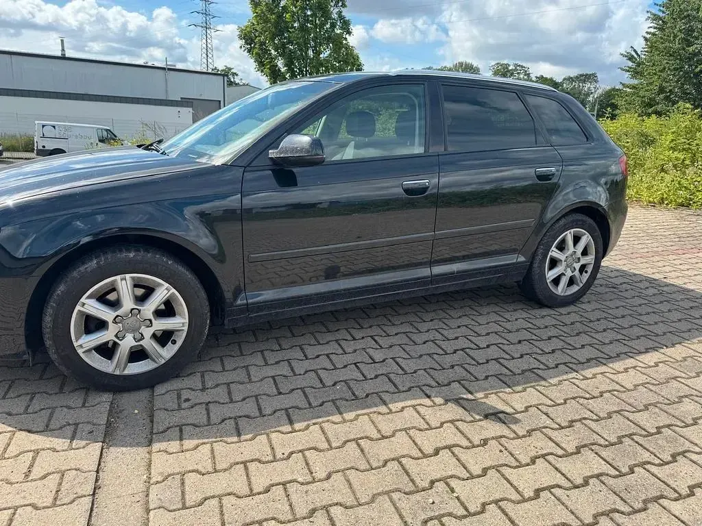 Gebraucht Audi A3 Attraction 140 PS (102 kW) 2012 Schwarz Kleinwagen