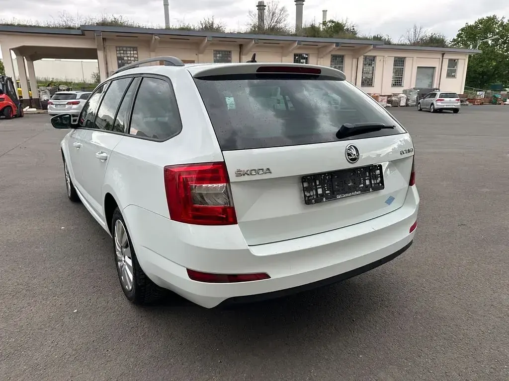 Gebraucht Skoda Octavia Ambition 150 PS (110 kW) 2015 Weiß Kombi