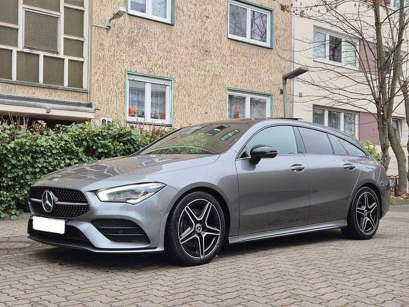 Grau Gebraucht 2020 Mercedes CLA200 AMG line Limousine | 21.900 € (Superpreis) - Bild 1/4