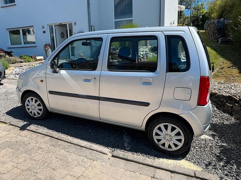 Silber Gebraucht 2005 Opel Agila Kleinwagen | 2.500 € - Bild 1/4