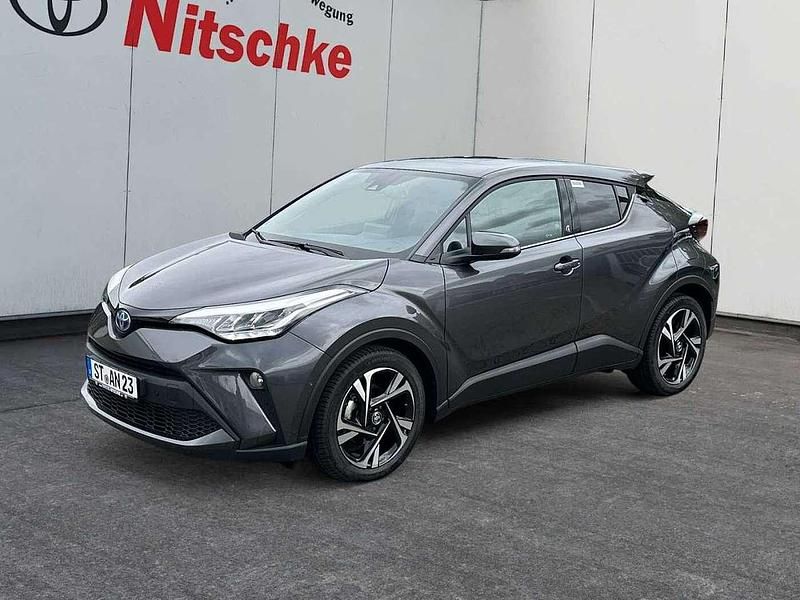 Grau Gebraucht 2023 Toyota C-HR Team SUV | 29.990 € (Fairer Preis) - Bild 1/4