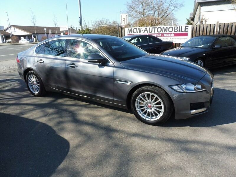 Gebraucht Jaguar XF Prestige 180 PS (132 kW) 2018 Corris grey Limousine