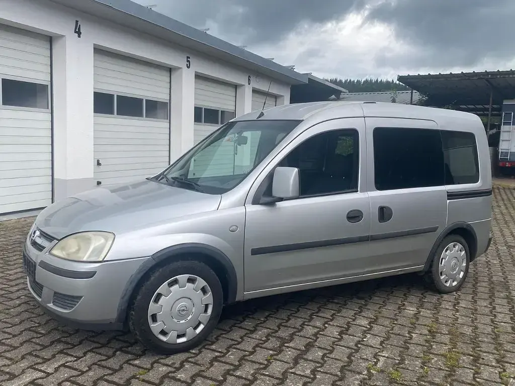 Gebraucht Opel Combo Edition 90 PS (66 kW) 2007 Silber Van / Kleinbus
