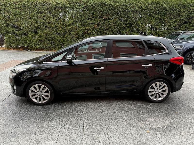 Schwarz Gebraucht 2016 Kia Carens DREAM-TEAM Edition Van / Kleinbus | 9.980 € (Fairer Preis) - Bild 1/4