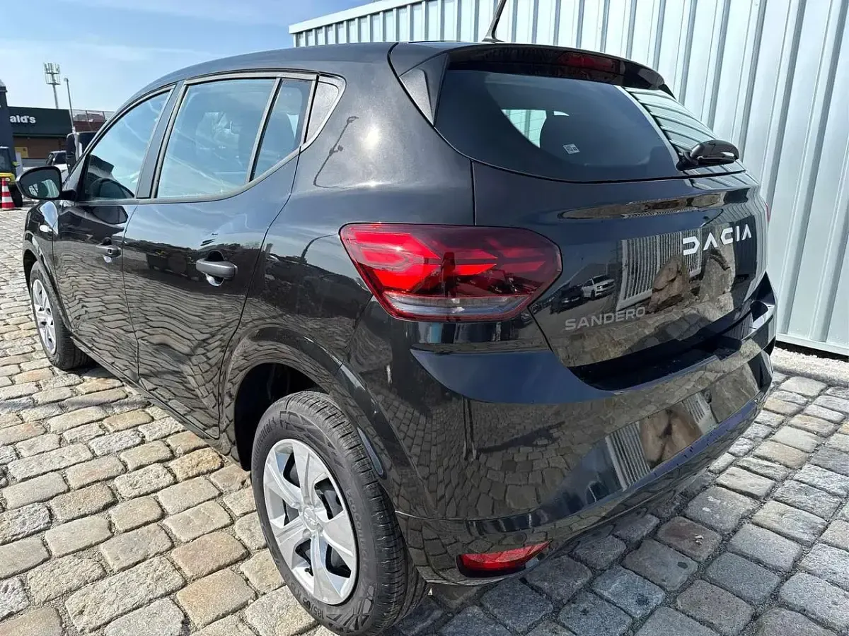 Neu Dacia Sandero Essentiel 91 PS (66 kW) 2025 Nacreschwarz metallic Kleinwagen