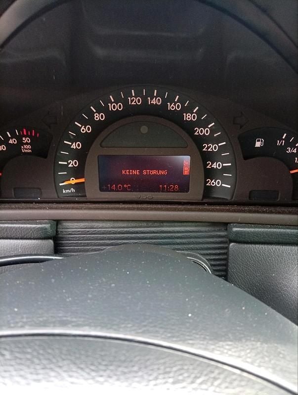 Second-hand Mercedes 200 122 CP (89 kW) 2004 Albastru Break