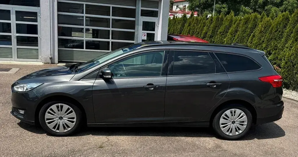 Gebraucht Ford Focus Business Edition 125 PS (91 kW) 2017 Grau Limousine
