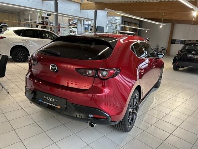 Neu Mazda 3 Homura-Line 140 PS (102 kW) 2026 Rot Limousine