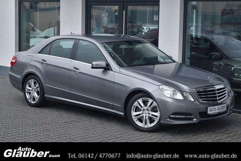 Palladiumsilber metalliclack Gebraucht 2012 Mercedes E300 Avantgarde Limousine | 18.950 € (Teuer) - Bild 1/4