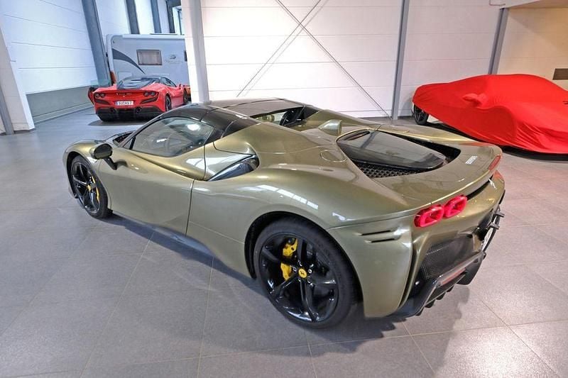 Gebraucht Ferrari SF90 780 PS (573 kW) 2024 Grün Cabrio