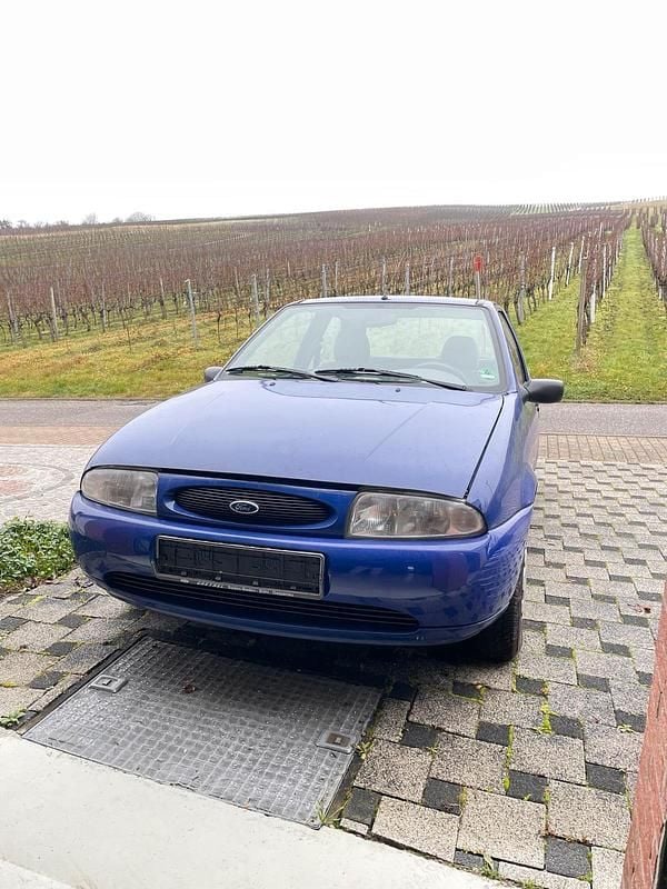 Gebraucht Ford Fiesta Style 50 PS (36 kW) 1999 Violet Kleinwagen