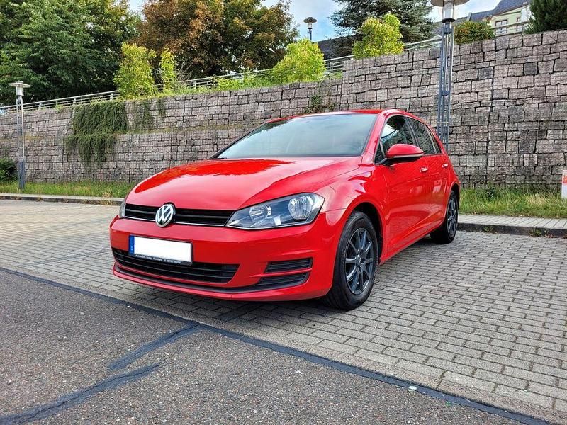 Rot Gebraucht 2015 VW Golf VII Limousine | 8.000 € (Guter Preis) - Bild 1/4