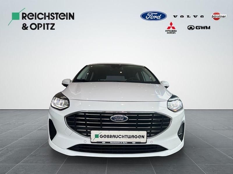 Gebraucht Ford Fiesta Titanium 125 PS (91 kW) 2022 Frost weiß Kleinwagen
