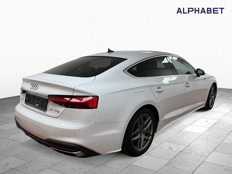 Gebraucht Audi A5 Sportback Basis 204 PS (150 kW) 2022 Gletscherweiss (metallic) Kleinwagen