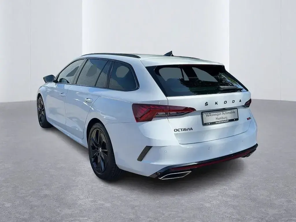 Gebraucht Skoda Octavia RS 245 PS (180 kW) 2024 Moonweiß perleffekt Kombi