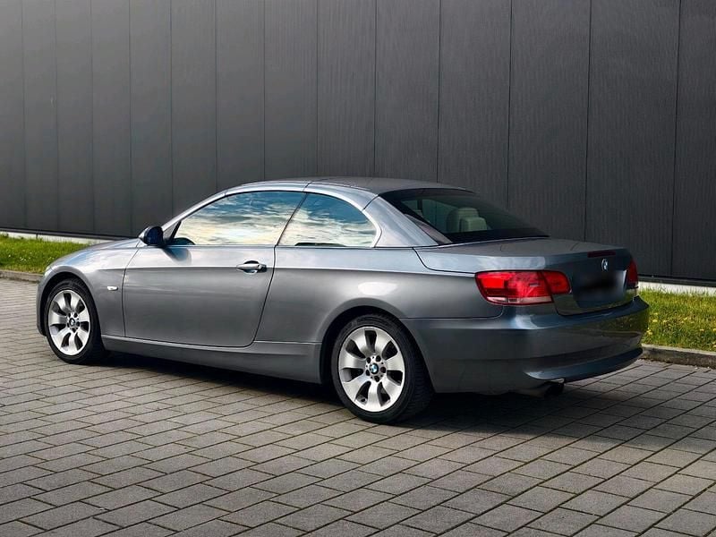 Gebraucht BMW 330 Cabriolet 272 PS (200 kW) 2008 Grau Cabrio