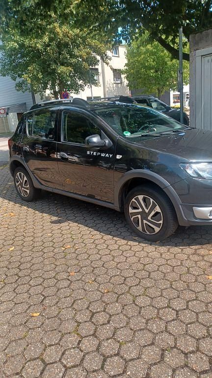 Schwarz Gebraucht 2017 Dacia Sandero Essentiel Kleinwagen | 6.200 € (Guter Preis) - Bild 1/4