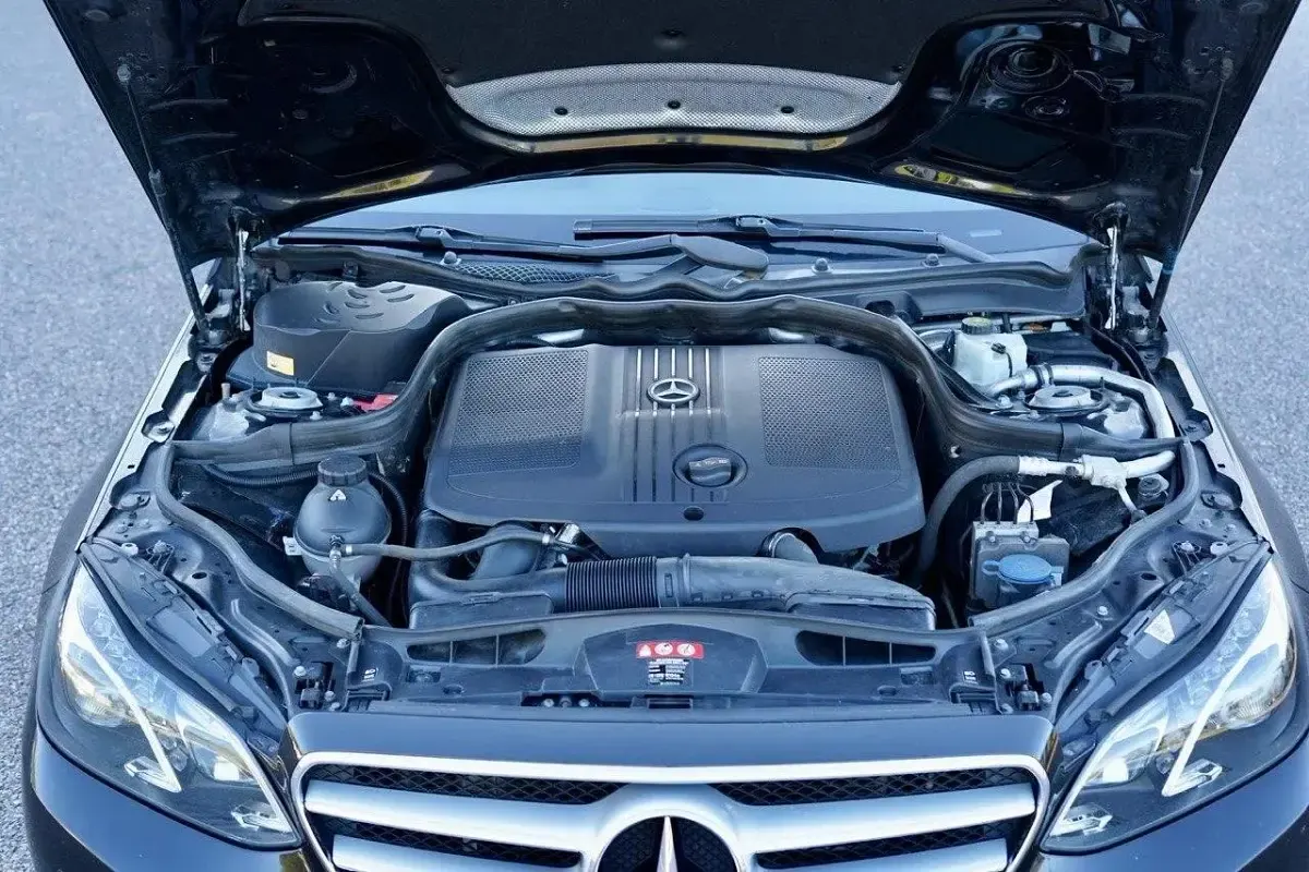 Gebraucht Mercedes E220 Avantgarde 170 PS (125 kW) 2015 Schwarz Kombi