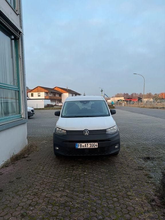 Weiß Gebraucht 2021 VW Caddy Maxi Basis Van / Kleinbus | 24.900 € (Guter Preis) - Bild 1/4