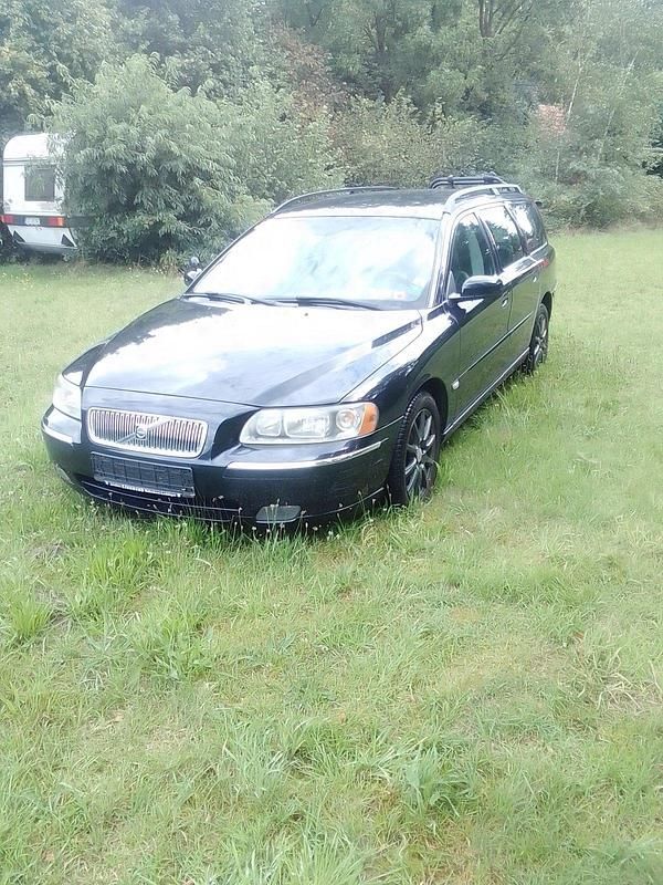 Schwarz Gebraucht 2005 Volvo V70 Kombi | 2.000 € (Fairer Preis) - Bild 1/4