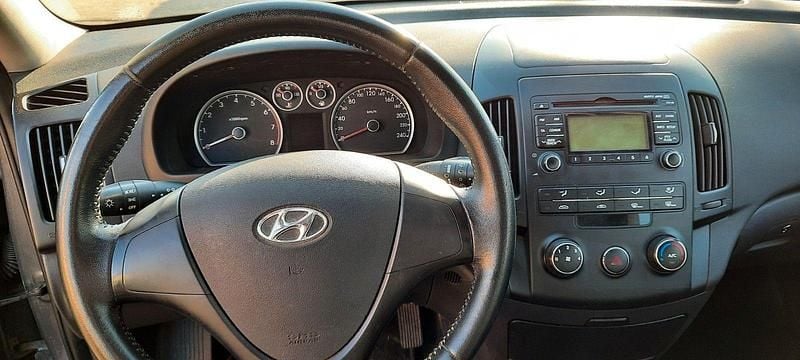 Gebraucht Hyundai i30 109 PS (80 kW) 2009 Grau Limousine