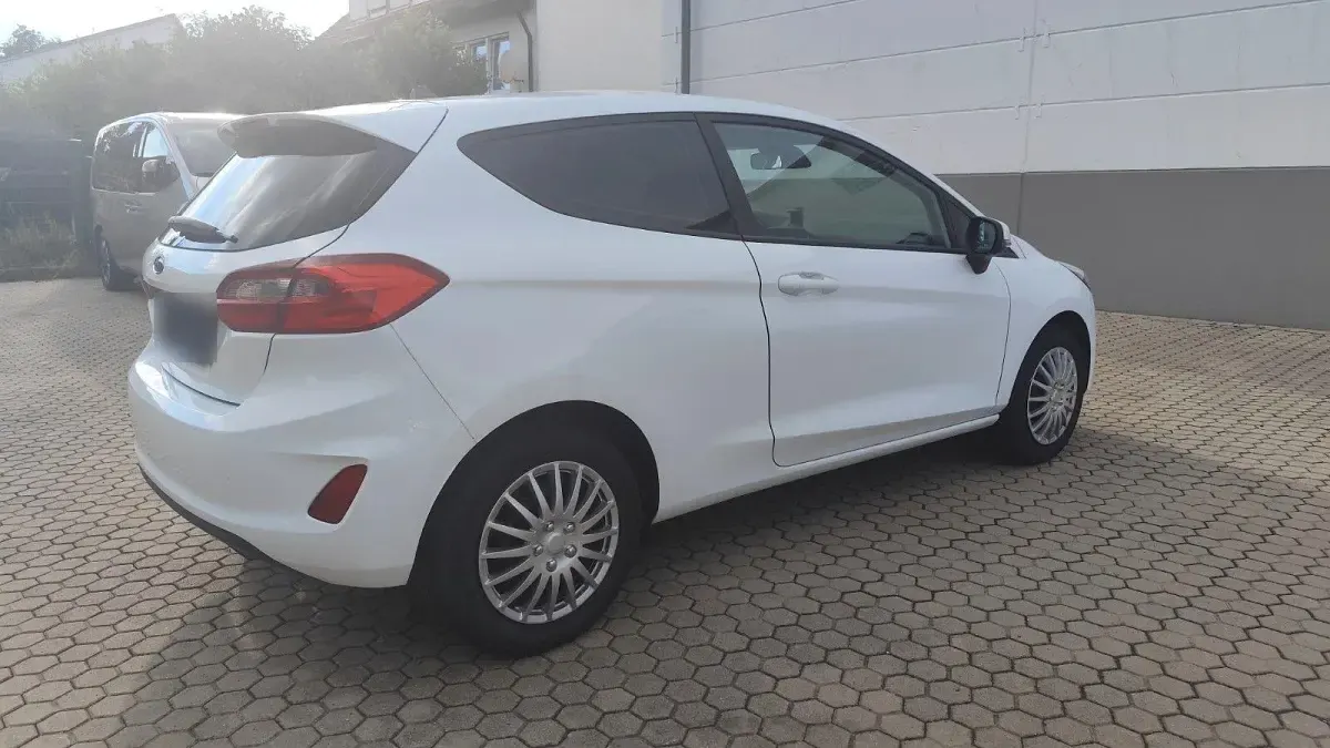 Gebraucht Ford Fiesta Cool & Connect 71 PS (52 kW) 2018 Weiß Kleinwagen