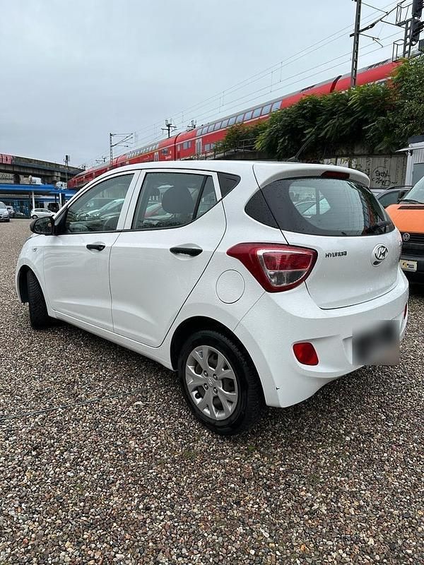 Gebraucht Hyundai i10 67 PS (49 kW) 2014 Weiß Kleinwagen