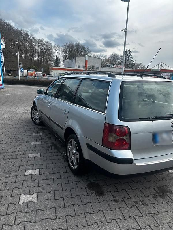 Gebraucht VW Passat 131 PS (96 kW) 2001 Silber Kombi