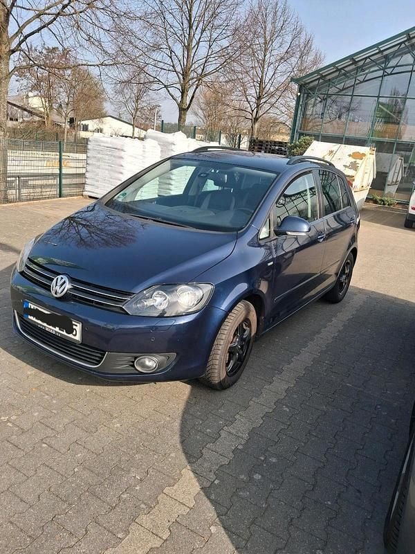 Gebraucht VW Golf VII Life 105 PS (77 kW) 2014 Blau Limousine