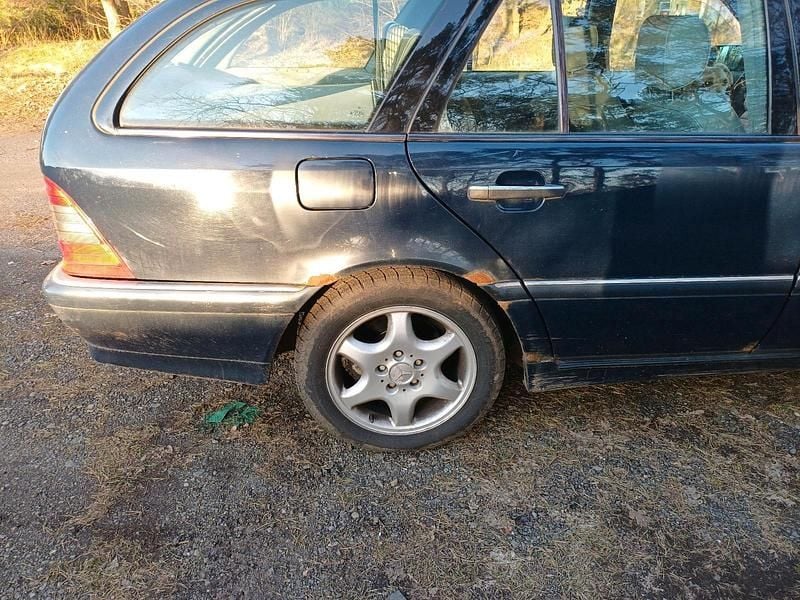 Gebraucht Mercedes C240 Elegance 170 PS (125 kW) 1998 Blau Kombi