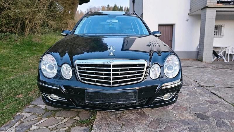 Second-hand Mercedes E320 204 CP (150 kW) 2004 Negru Break