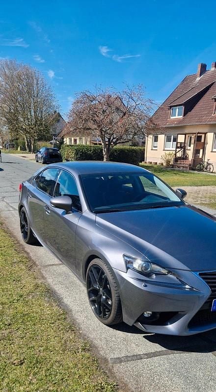 Gebraucht Lexus IS300h 223 PS (164 kW) 2016 Grau Limousine