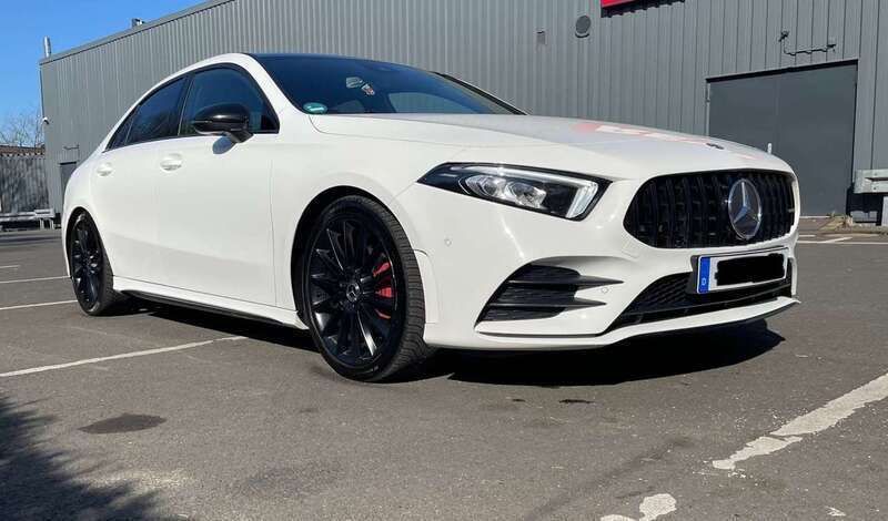 Weiß Gebraucht 2019 Mercedes A200 AMG line Limousine | 27.900 € (Teuer) - Bild 1/4