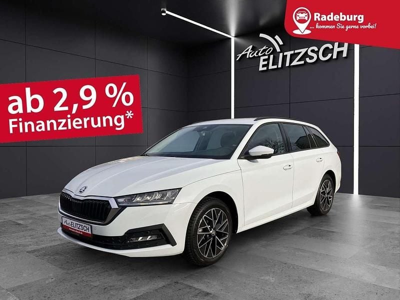 Moonweiss metallic met. Gebraucht 2024 Skoda Octavia Ambition Kombi | 27.370 € (Superpreis) - Bild 1/4