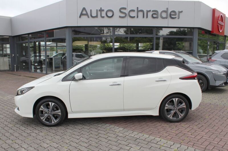 Gebraucht Nissan Leaf N-Connecta 110 kW (150 PS) 2021 Weiß Kleinwagen