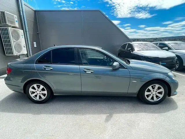Gebraucht Mercedes C180 156 PS (114 kW) 2011 Grau Limousine