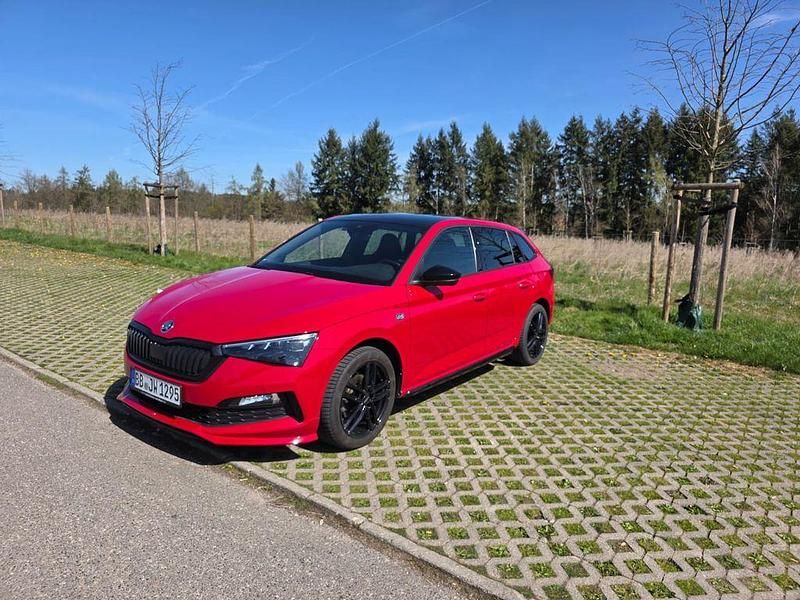 Rot Gebraucht 2021 Skoda Scala Kleinwagen | 21.990 € (Etwas zu teuer) - Bild 1/4
