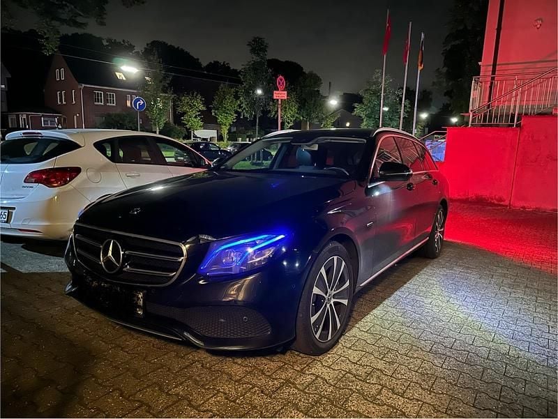 Schwarz Gebraucht 2019 Mercedes E300 Kombi | 20.000 € (Fairer Preis) - Bild 1/4