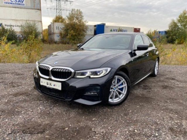 Schwarz metallic Gebraucht 2020 BMW 330 M Sport Limousine | 41.450 € (Etwas zu teuer) - Bild 1/4