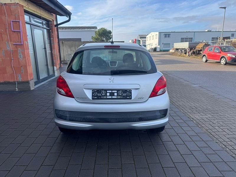 Gebraucht Peugeot 207 95 PS (69 kW) 2010 Grau Limousine